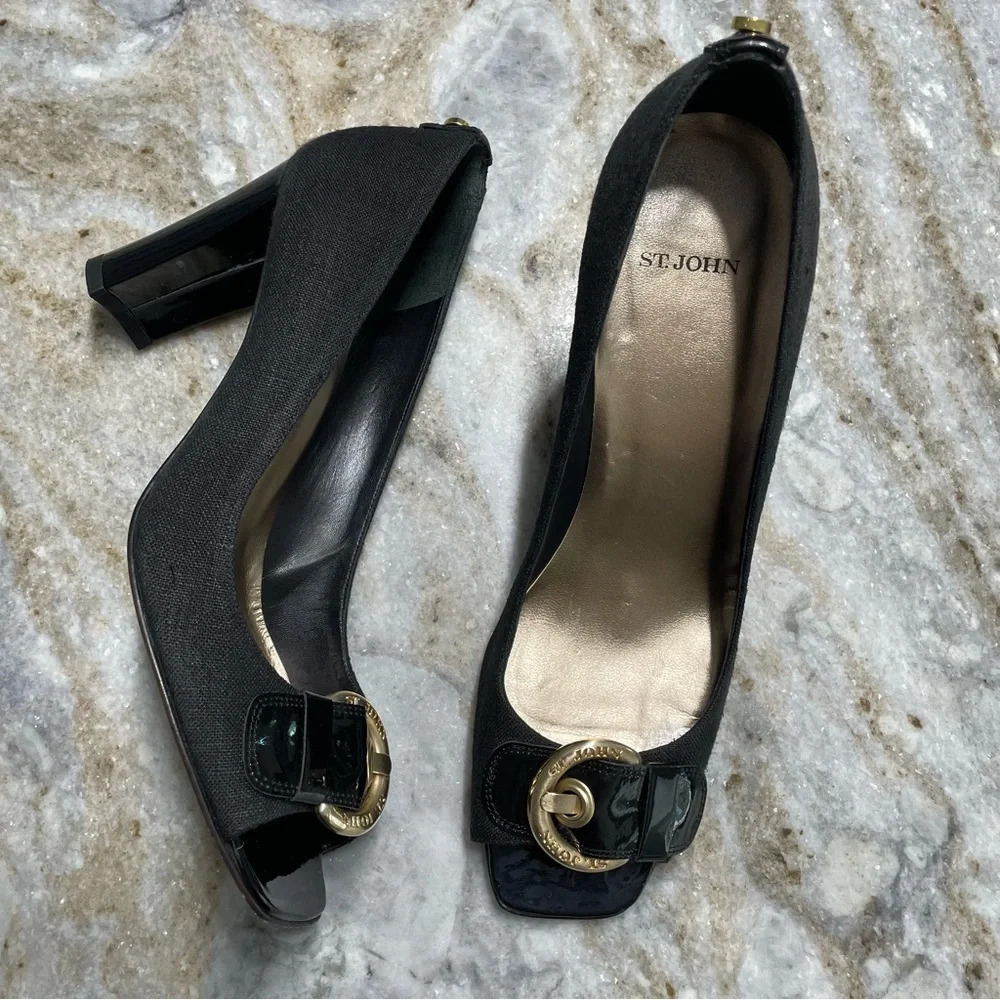 St. John Gold Buckle Peep Toe Patent Leather Pumps FT89573 Woman 9.5
